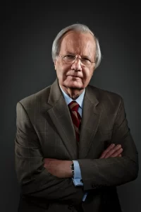00Moyers-ADV-01-jhbc-superJumbo-200x300 Bill Moyers, Presidential Aide and Veteran of Public TV, Dies at 91
